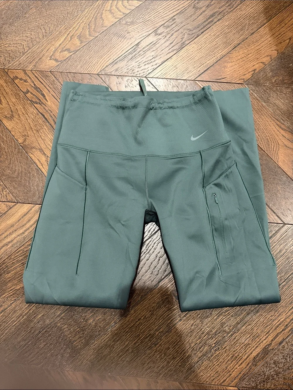 Nike women’s Green Performance Leggings with Side Pocket